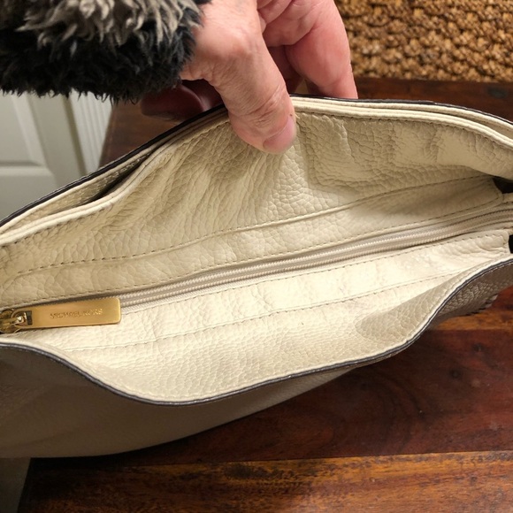 Woman’s Michael Kors Whipped Chelsea Cream handbag - Picture 12 of 16